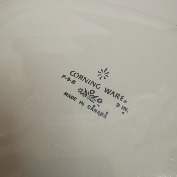 Corningware Vintage Blue Cornflower 9in Casserole - Picture 2 of 3